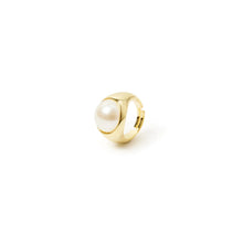 Carica l'immagine nel visualizzatore di Gallery, Anello SODINI grande perla Eve - Oro e bianco