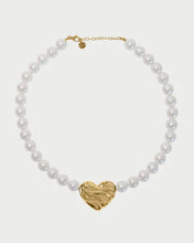 Carica l'immagine nel visualizzatore di Gallery, Girocollo Perle Cuore Bold