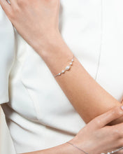 Carica l'immagine nel visualizzatore di Gallery, Bracciale Whiteside Catena Pearl Halo