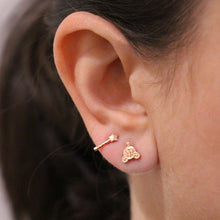 Carica l'immagine nel visualizzatore di Gallery, Orecchini lobo bombati CARROZZA/BACCHETTA