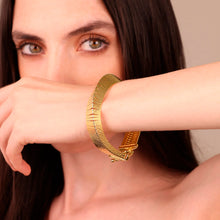 Carica l'immagine nel visualizzatore di Gallery, Bracciale ETRUSCA Cleopatra ritorto martellato