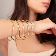 Carica l'immagine nel visualizzatore di Gallery, Set 5 Bangle ETRUSCA Lucidi e Martellati