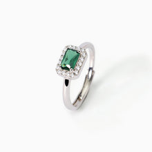 Carica l'immagine nel visualizzatore di Gallery, Anello Mabina con smeraldo sintetico ottagonale COOL OR RÉTRO?