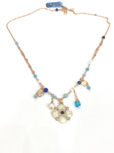 Carica l'immagine nel visualizzatore di Gallery, Girocollo Sacramore argento e pietrine azzurre