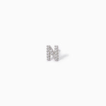 Carica l'immagine nel visualizzatore di Gallery, Mono orecchino argento lettera Mabina