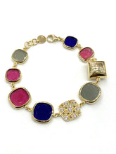 Carica l'immagine nel visualizzatore di Gallery, Bracciale gioiello Caramelle Reverse con saponetta quadrata, paste vitree grigio perla, rosso fucsia e blu satinato taglio antico e reverse pavè grande