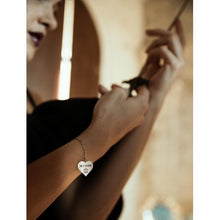 Carica l'immagine nel visualizzatore di Gallery, Bracciale Regina "Be a queen"