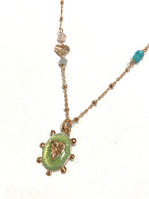 Carica l'immagine nel visualizzatore di Gallery, Girocollo Sacramore argento rosato cuore smalto verde