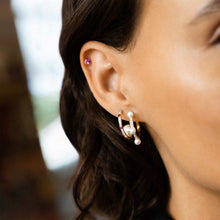 Carica l'immagine nel visualizzatore di Gallery, MONO-ORECCHINO PERLA INTERNA - GALACTICA