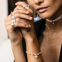 Carica l'immagine nel visualizzatore di Gallery, BRACCIALE ELASTICO PERLA PENDENTE - GALACTICA