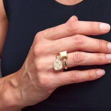 Carica l'immagine nel visualizzatore di Gallery, Anello contrariè Le Gelatine Preziose con saponetta quadrata ed elemento reverse pavè