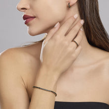 Carica l'immagine nel visualizzatore di Gallery, Bracciale tennis argento dorato e zirconi neri Mabina