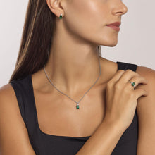 Carica l&#39;immagine nel visualizzatore di Gallery, Girocollo MABINA in argento con smeraldo sintetico Battito
