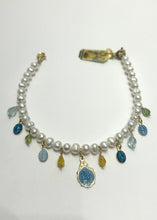 Carica l'immagine nel visualizzatore di Gallery, Bracciale Sacramore perle e pendenti
