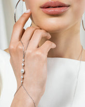Carica l'immagine nel visualizzatore di Gallery, Baciamano Whiteside Pearl Halo
