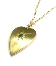 Carica l'immagine nel visualizzatore di Gallery, Collana Sacramore argento con cuore pendente e smeraldo

