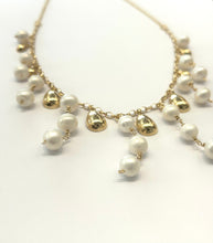 Carica l&#39;immagine nel visualizzatore di Gallery, Collana Sacramore Alba argento dorato e perle
