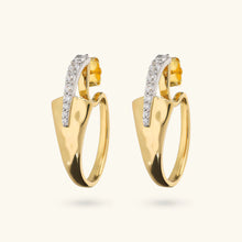 Carica l&#39;immagine nel visualizzatore di Gallery, Orecchini ETRUSCA Ovali Martellati con Pavé di Cubic Zirconia
