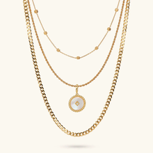 Carica l'immagine nel visualizzatore di Gallery, Collana Multifilo ETRUSCA con Pendente Tondo in Madreperla Bianca
