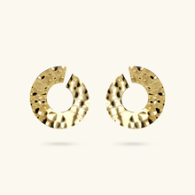 Carica l'immagine nel visualizzatore di Gallery, Orecchini ETRUSCA Pendenti martellati ad anello
