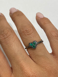 Anello Sacramore cuore in argento e radice di smeraldi