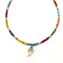 Carica l'immagine nel visualizzatore di Gallery, Girocollo Sacramore pietrine multicolor e zanna smaltata
