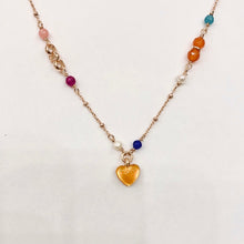 Carica l'immagine nel visualizzatore di Gallery, Girocollo Sacramore in argento rosato con cuore pendente smalto arancione
