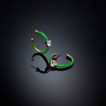 Carica l&#39;immagine nel visualizzatore di Gallery, Orecchini MEDIUM love parade green
